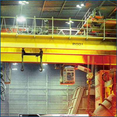 L'acciaieria Crane Ceiling Moving del ponte si applica al lavoro di sollevamento dell'acciaieria